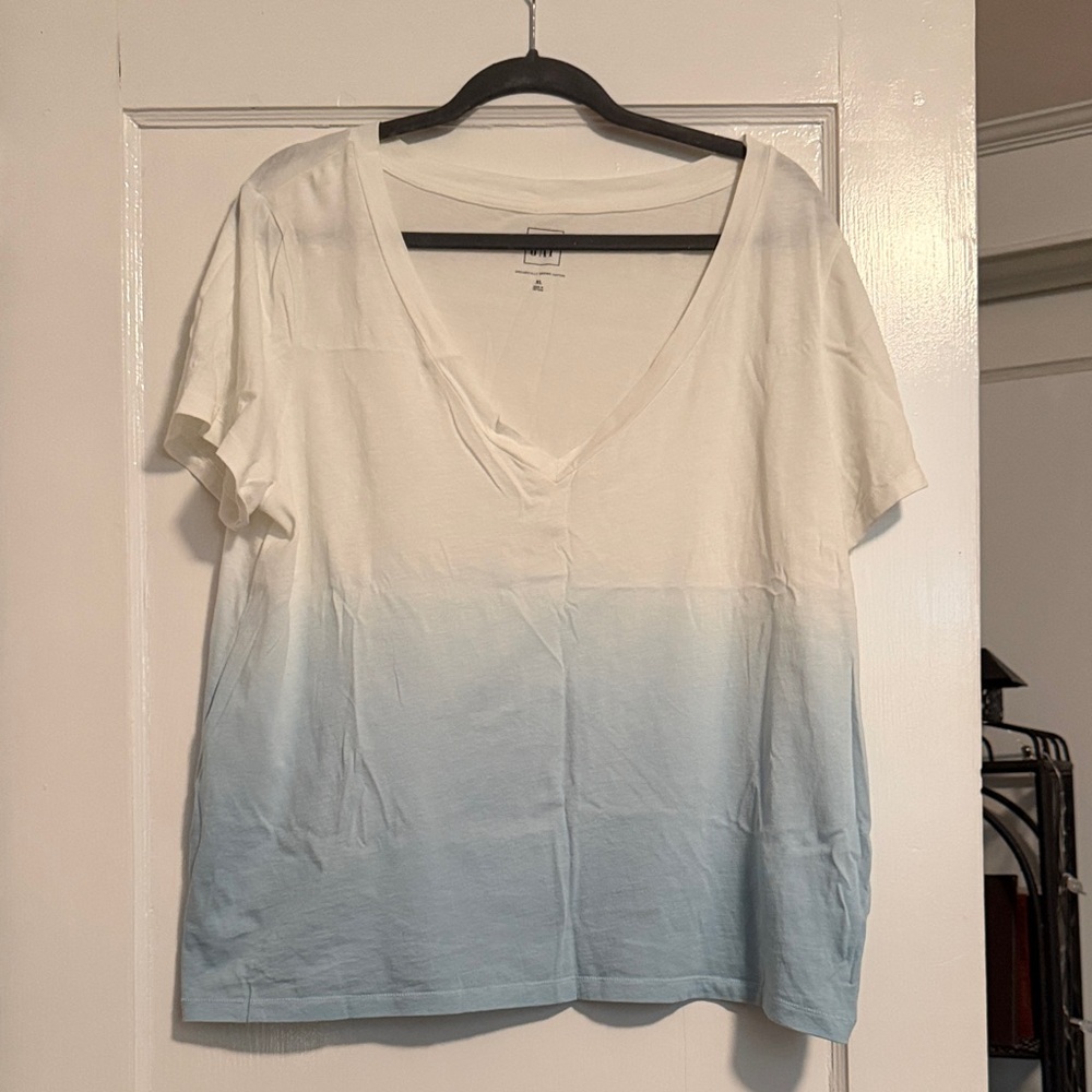 GAP White and Blue Ombre V-Neck Tee Organic Cotton!